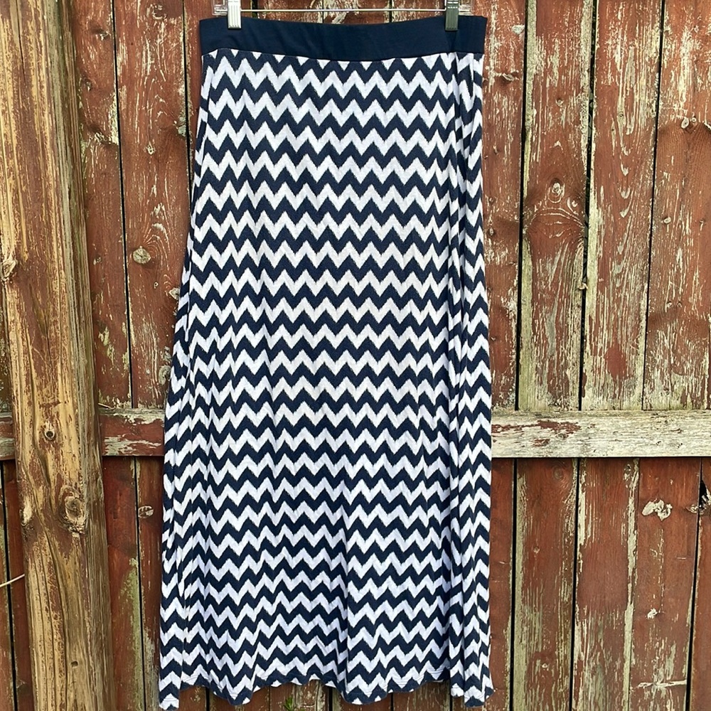 Tommy Hilfiger chevron maxi skirt | size M